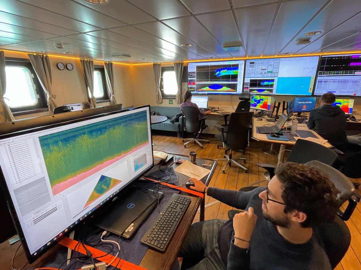 PHABOslo's tweet photo. CEED and @CAGE_COE have joined forces for a teaching and research cruise to the Barents Sea onboard the F/F Helmer Hansen. The scientific team of 13 are mapping and sampling sites of active fluid flow on the seafloor #HOTMUD #FloatingUniversity 📸:@ShepGracie https://t.co/dRCJMUaJU7