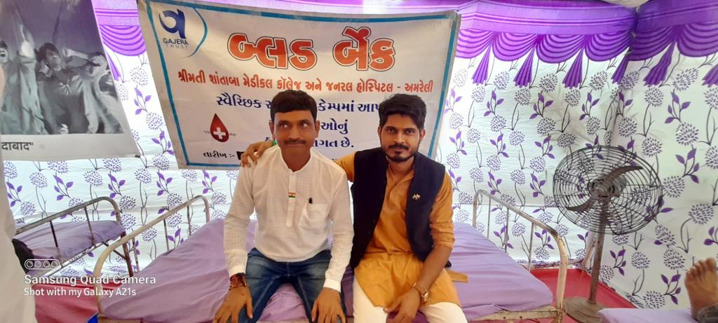 DrRadhaKrishan7's tweet photo. બાબરા તાલુકા પંચાયત ખાતે આઝાદીના અમૃત મહોત્સવ અન્વયે ૭૬માં સ્વતંત્રતા દિવસની ઉજવણી દરમ્યાન રક્તદાન કેમ્પમાં ૧૫૬ બોટલ લોહી એકત્રિત  કરવામાં આવ્યો @ddoamreli @CollectorAmr @amreli_health @OfficerIec @MoHFW_GUJARAT @MoHFW_INDIA @diecoamreli1 https://t.co/5Zi6S7KS0n