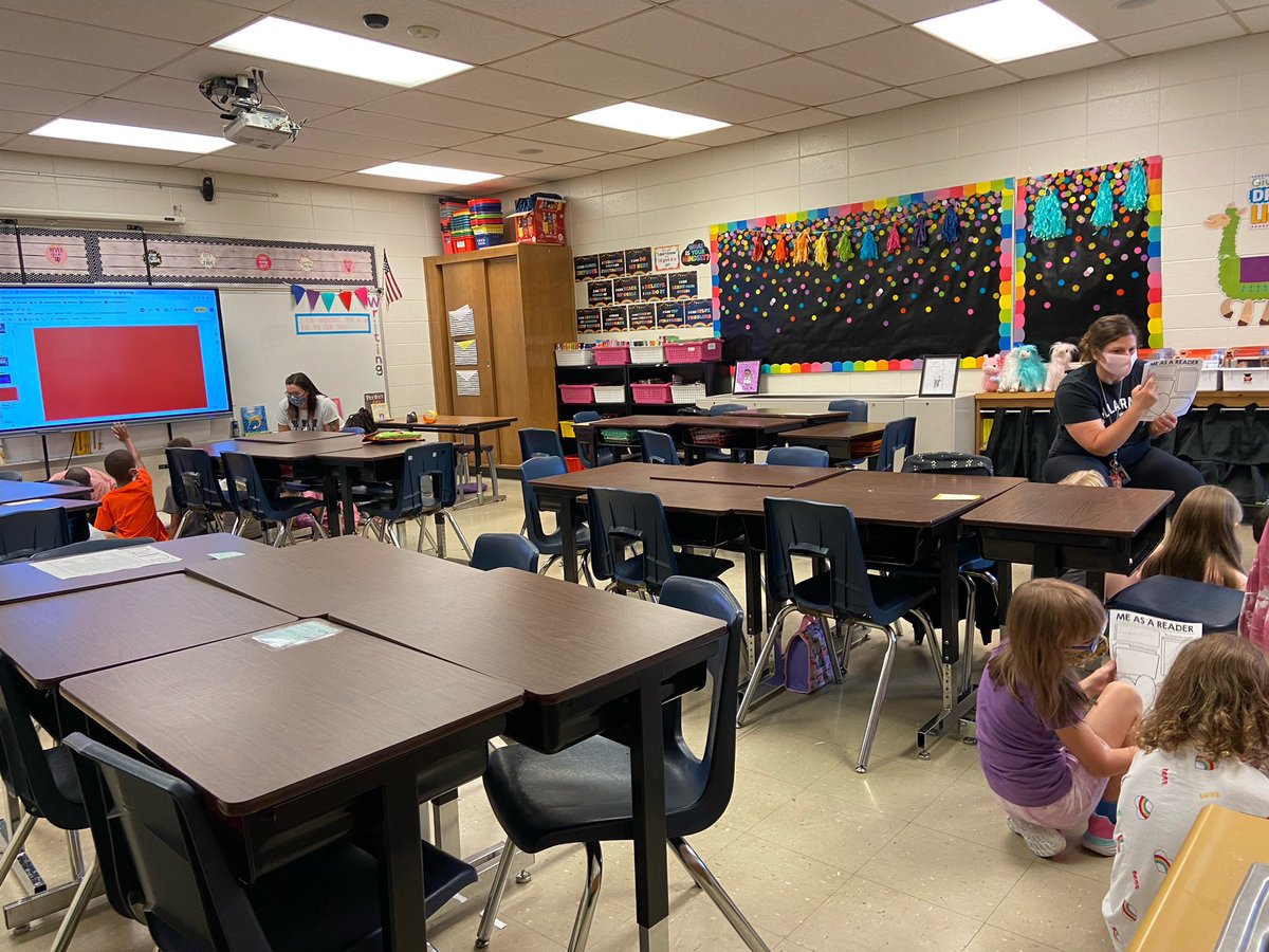 MsBurnsCrew's tweet photo. Parallel Teaching with the Kind Kids Crew. #CoTeaching #CoTeachingPilot #WeAreJCPS @GlecTeam @JCPS_ECE @WheelerElem @TiffanyStith @CoachMeredith @JCPSSuper @AngeliqueS03 https://t.co/B6UmahypJw