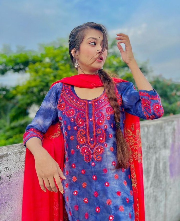 RaisaOfficial01's tweet photo. Onek din pore,,, 🥰😘🥰 https://t.co/wv6p9EDMP9
