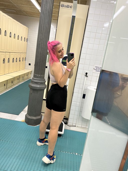 No viajo a Madrid, si quieres verme tendria que ser expresamente ;) https://t.co/s2J6xDFedU