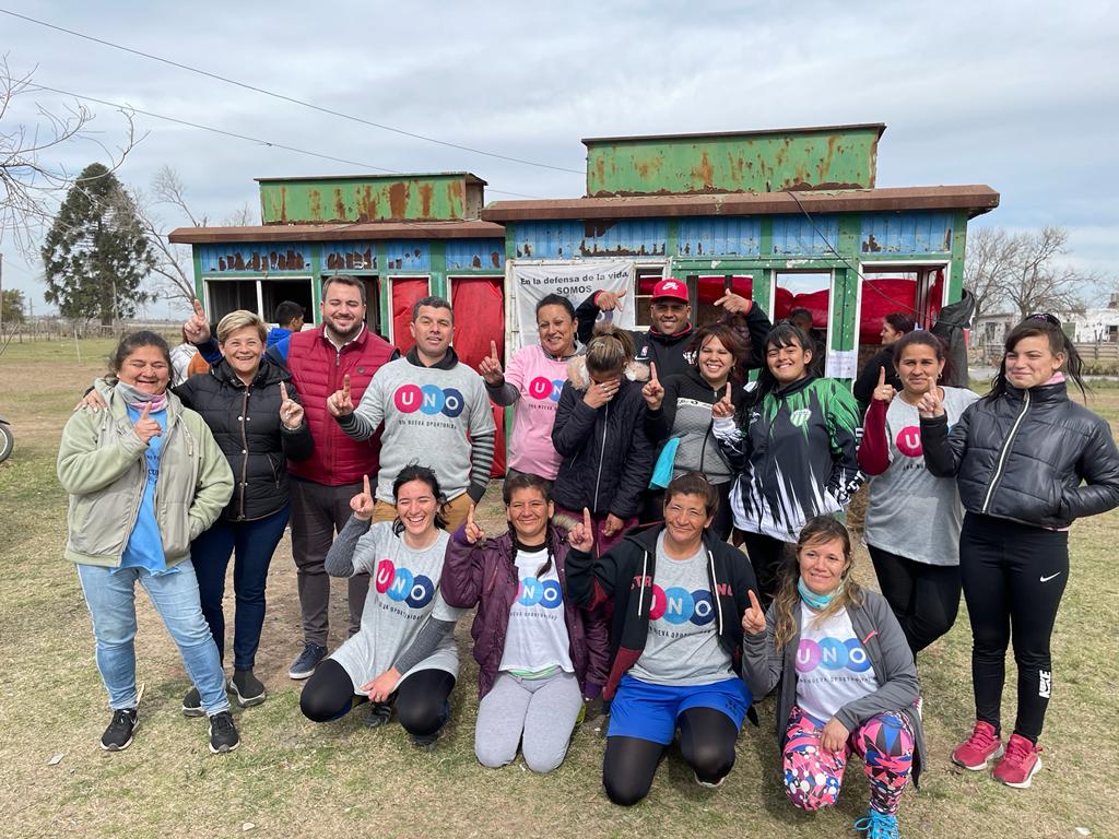 WalterGhione's tweet photo. El equipo de #UNO FRAY LUIS BELTRÁN organizó un torneo de fútbol femenino a beneficio del  comedor "Sueños cumplidos" y el "Merendero de Jesús" en vísperas del festejo del #DíaDelNiño. Participamos junto a @silcantarellaok y @CamargoConcejal
Gracias Hugo Cabrera! https://t.co/V9Mm9X6MLW