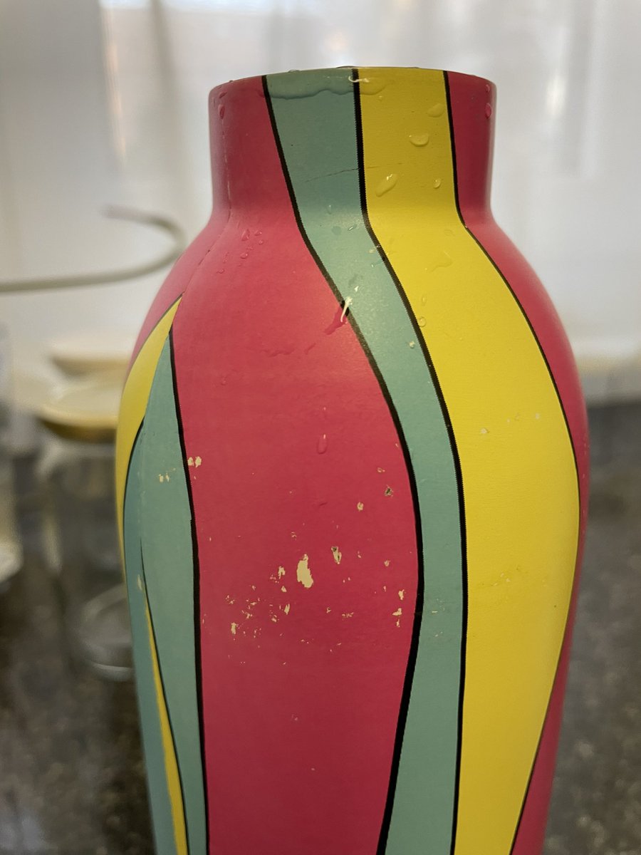 gearcase's tweet photo. @24Bottles_ Really liking your bottles, so all the more disappointed that the pattern is fading in less than 6 months of regular use (hand washed only; no dishwasher). https://t.co/ubwUGcQ5BN