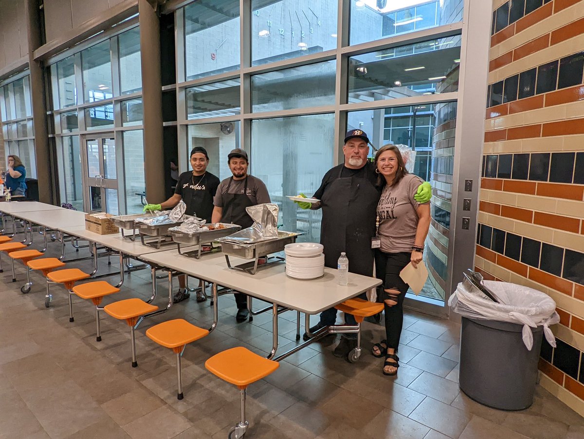 salyardsms's tweet photo. Thank you, Andy Correa and staff, for breakfast this morning! We love always love hosting Andy's Kitchen and appreciate their support! #WeAreSalyards #ThisIsTheWay https://t.co/nst5XmSuPa