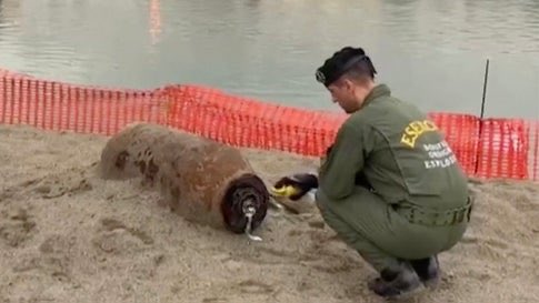 Alarming Discovery in Receding River:
This REALLY SHOULDN’T be THAT surprising at all. I mean, what, you expected all of that ammunition to just be totally cleaned up?! There’s NO WAY that you can get EVERY bomb, or every bullet, from a MAJOR war! Come on! weather.com/news/weather/v…