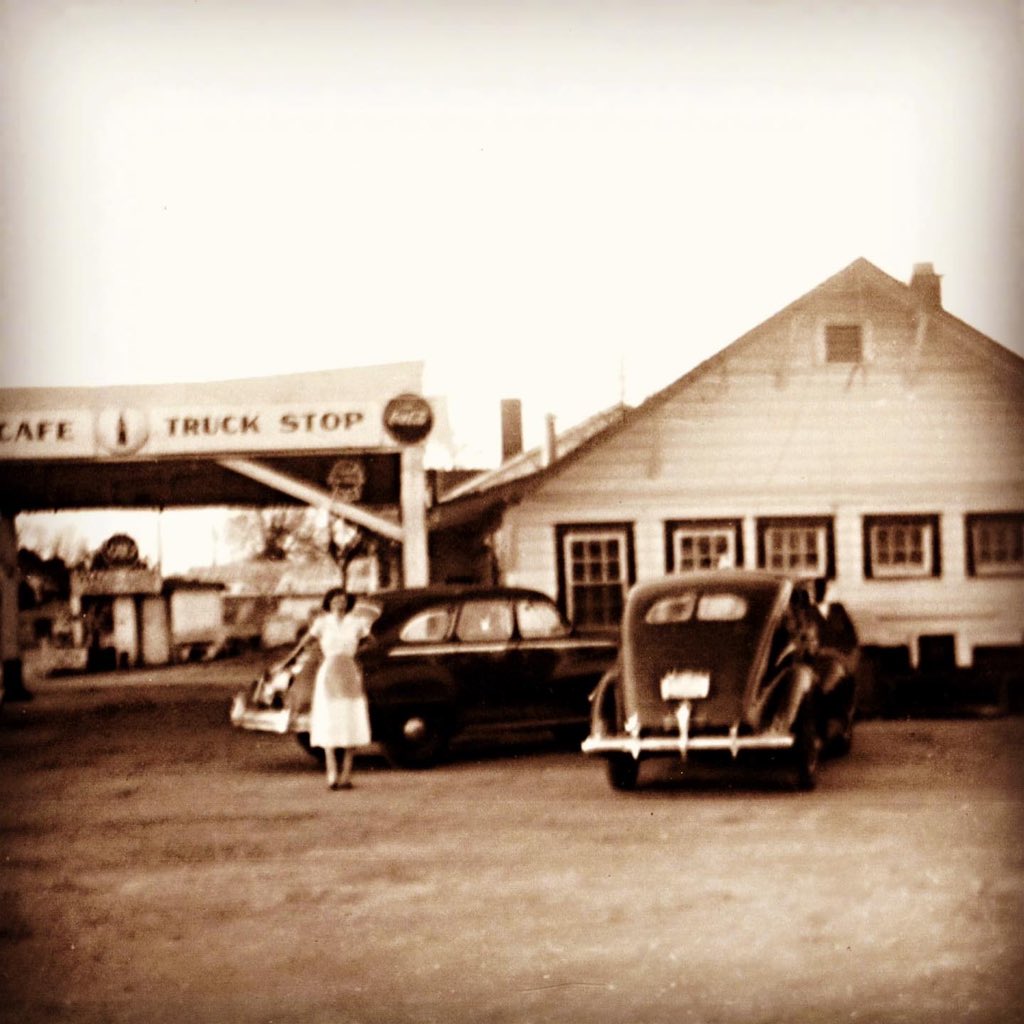 southfriedtruth's tweet photo. Ep160: Coweta County Justice-available everywhere. 📸 William “Wilson” Turner, Sheriff Lamar Potts, John Wallace, Reward, Sunset Cafe- scene of:
#kidnapping #murder #corpusdelicti #CowetaCounty #MeriwetherCounty #georgia #moonshine #southernfriedtruecrime https://t.co/SXtCEzJCTl