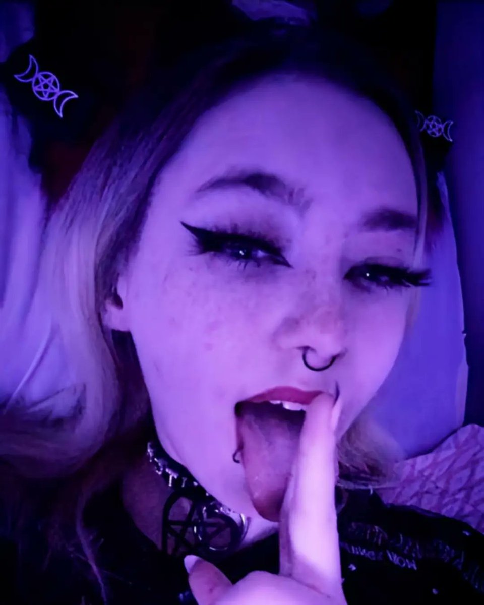 DanniDee75's tweet photo. Tues you should come an subscribe to my onlyfans for content β¨π€πββ¬π¦πβ¨
#onlyfansgirl #onlyfansbabe #onlyfanspromo #onlyfansgoth #adultcontent #simps #anime #animegirl #dannidee https://t.co/CXgWHnTxoP