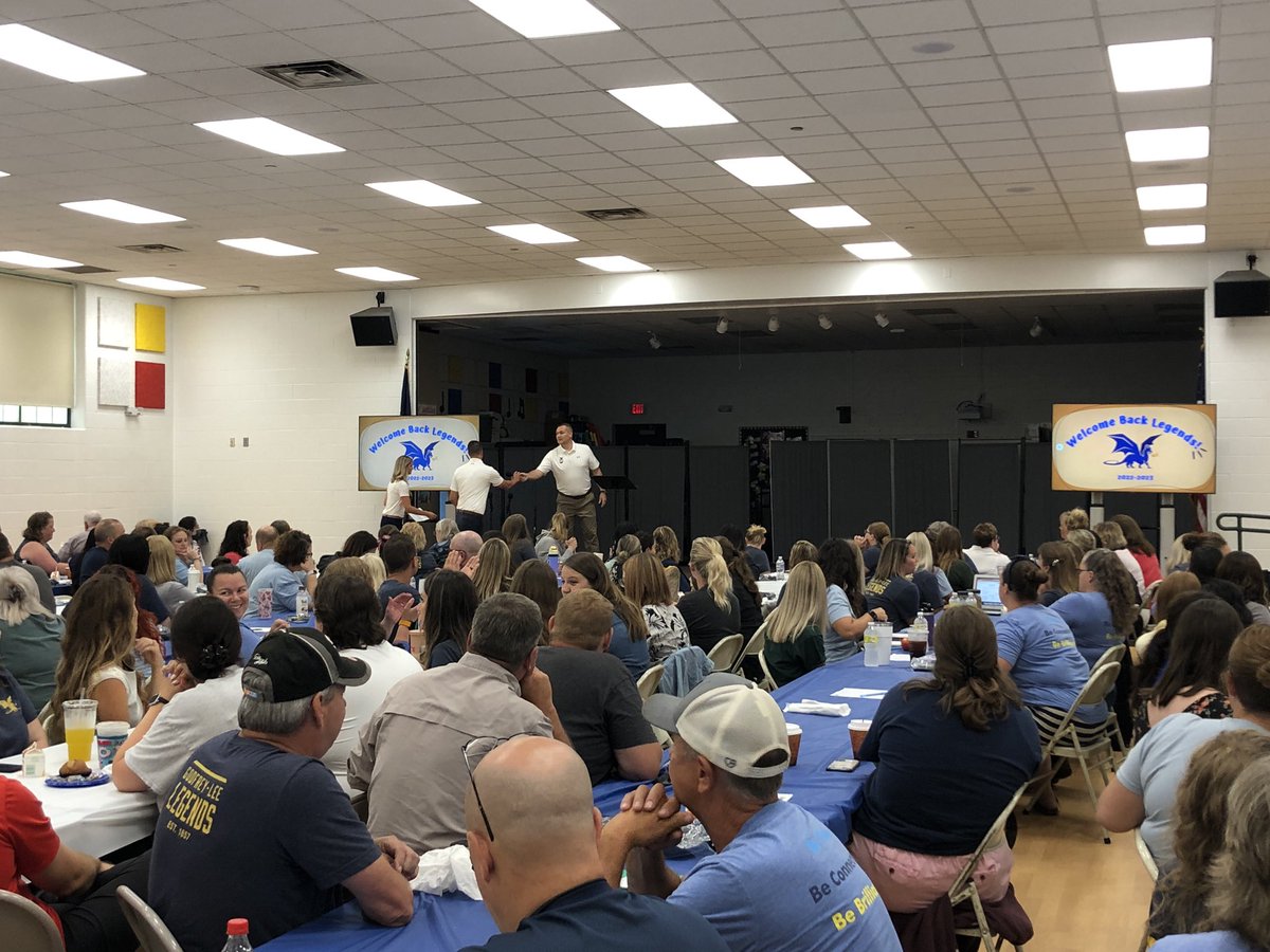 Excited to be back with staff today as we Kick Off the 2022-2023 school year!  <a href="/GodfreyLeePS/">Lee Middle & High School</a> is BACK and ready to be a Fam-I-LEE!

#LittleLegendsBIGAchievements
#Memspachat