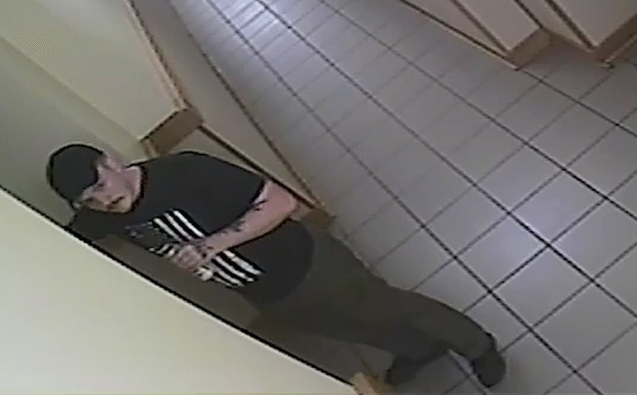 RealNCIS's tweet photo. ⚠️ ATTENTION ⚠️
NCIS is seeking assistance in identifying the depicted individual in connection to an alleged sexual assault that occurred at the Navy Gateway Inn & Suites at @NASSigonella on Sept 9, 2021. Any information should be submitted to #NCISTips @ https://t.co/NdMdnAkBpq https://t.co/vGL8McZ7Qp