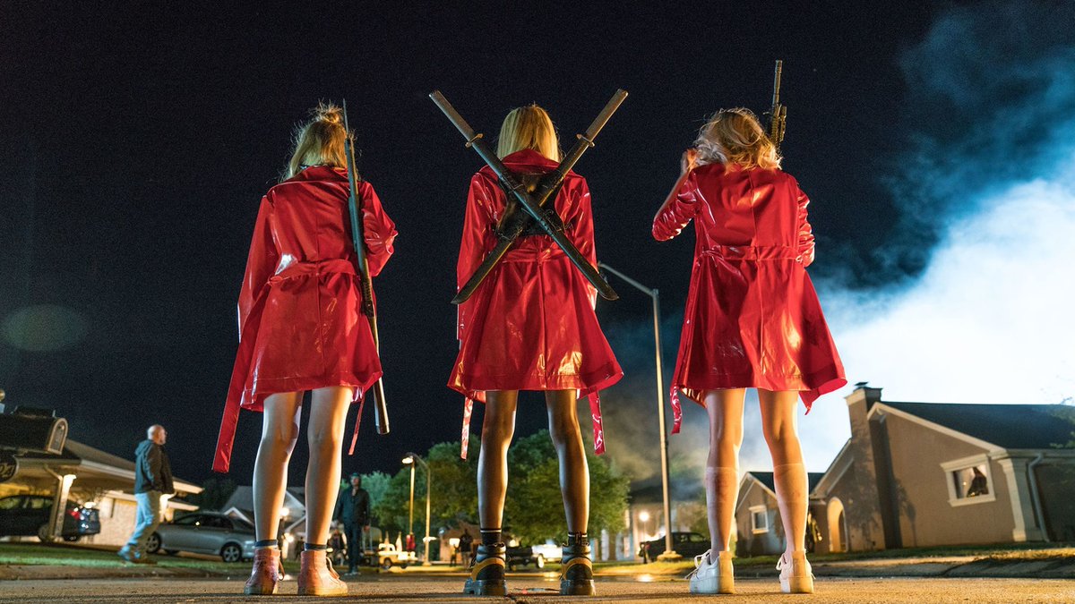 gabimlarocca's tweet image. Pensando aqui como País da Violência (2018) é um filme muito bom que merecia mais reconhecimento. A cidade de Salem mergulha em caos e violência após um hacker revelar os segredos de seus habitantes. Nisso, quatro amigas devem lutar para sobreviver.