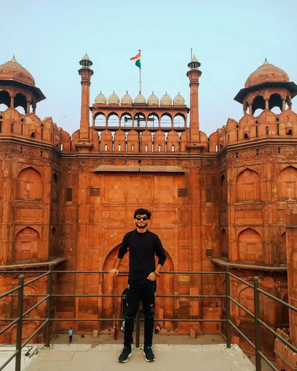 RamSharmaxx's tweet photo. IT IS A MATTER OF PRIDE FOR ME TO STAND WHERE OUR PRIME MINISTER HOISTS THE TRICOLOR 🇮🇳
#rare #Moments #IndependenceDay2022 #Tiranga https://t.co/lc8py6NZIu