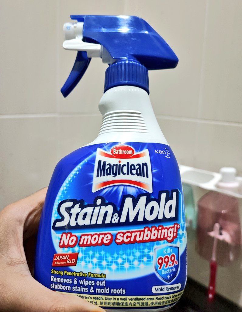 Sejak housemate aku basuh tandas hari tu, terus berubah tandas tu bersih &amp; selesa nak guna 👍🏻

Rupanya dia guna benda ni. Katanya sembur je 5 minit, tak payah sental dah