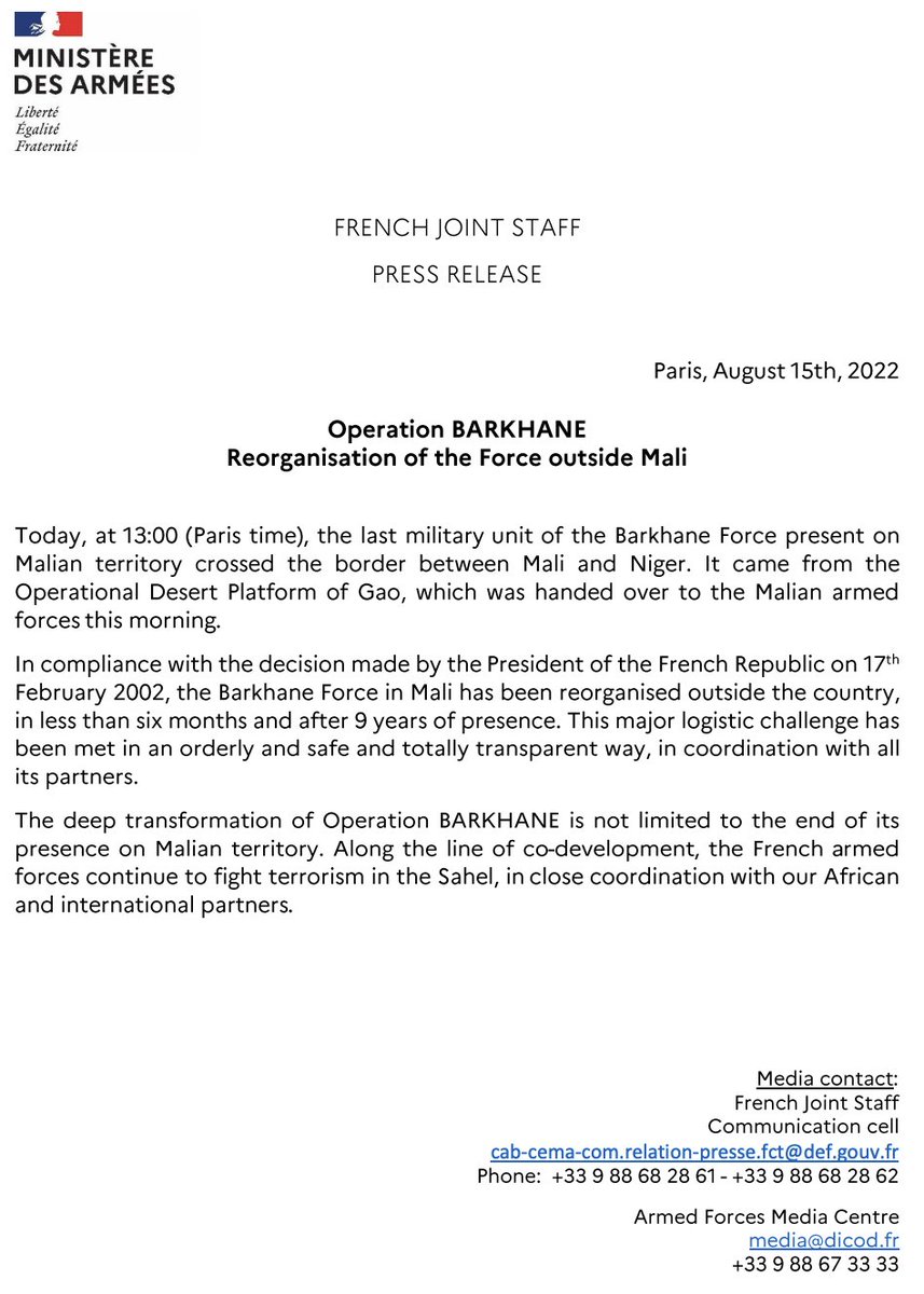 #Barkhane | Ce jour, les derniers militaires de @Barkhane_OP présents sur le sol malien ont franchi la frontière entre le Mali et le Niger. Ils provenaient de la plateforme opérationnelle désert de Gao, désormais transférée aux Forces armées Maliennes.