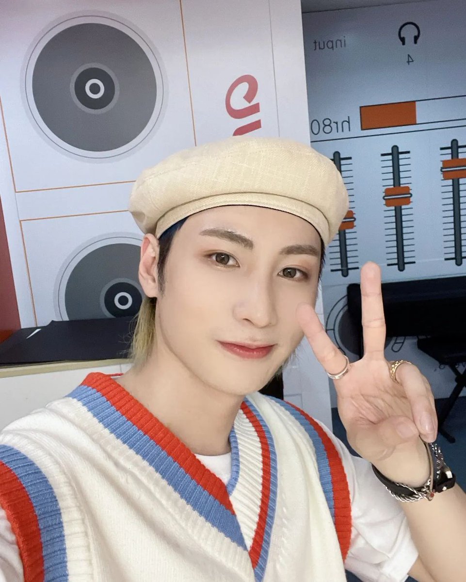 imjenn_v's tweet photo. ISAAC | Arirang Radio🫶🏻🫶🏻
https://t.co/RXJvumCOzw

#IsaacTimebomb #Timebomb #IsaacVoo  #IsaacVkm #아이젝 #邬凯名 #IN2IT https://t.co/1HHQzQmYw7