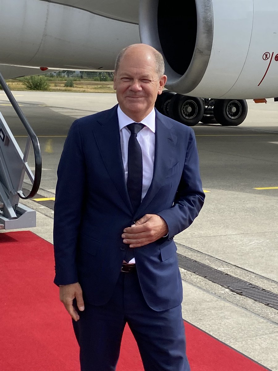 clekai's tweet photo. Kurzbesuch im hohen Norden: #Bundeskanzler Olaf Scholz in Oslo zum Nordisch-Deutschen Treffen: Ukraine Krieg und die Folgen. Energieimporte und der NATO Beitritt von Finnland und Schweden. https://t.co/YyBBSWlqGJ