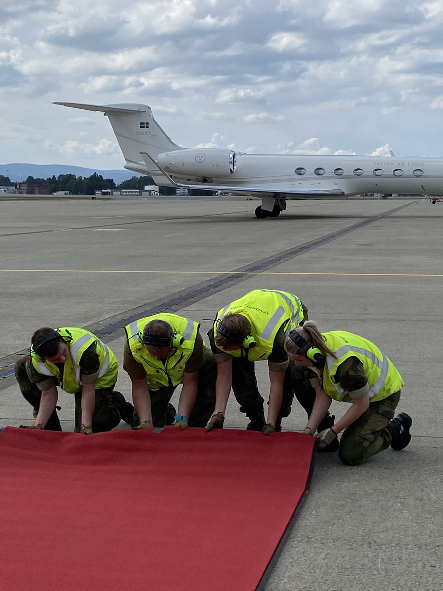 clekai's tweet photo. Kurzbesuch im hohen Norden: #Bundeskanzler Olaf Scholz in Oslo zum Nordisch-Deutschen Treffen: Ukraine Krieg und die Folgen. Energieimporte und der NATO Beitritt von Finnland und Schweden. https://t.co/YyBBSWlqGJ