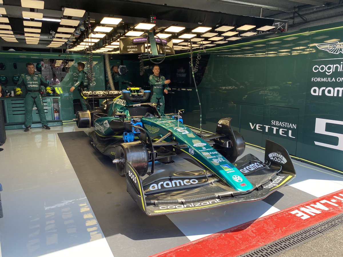 RiviereJF's tweet photo. An exciting visit with Auto Heroes Magazine to the Aston Martin pit during the French Formula 1 Grand Prix. To the Castellet by helicopter !
#autoheroes
#AstonMartin #AstonMartinF1 #villalacoste #frenchgp #grandprixdefrance #Formula1 https://t.co/C89ElMUuva