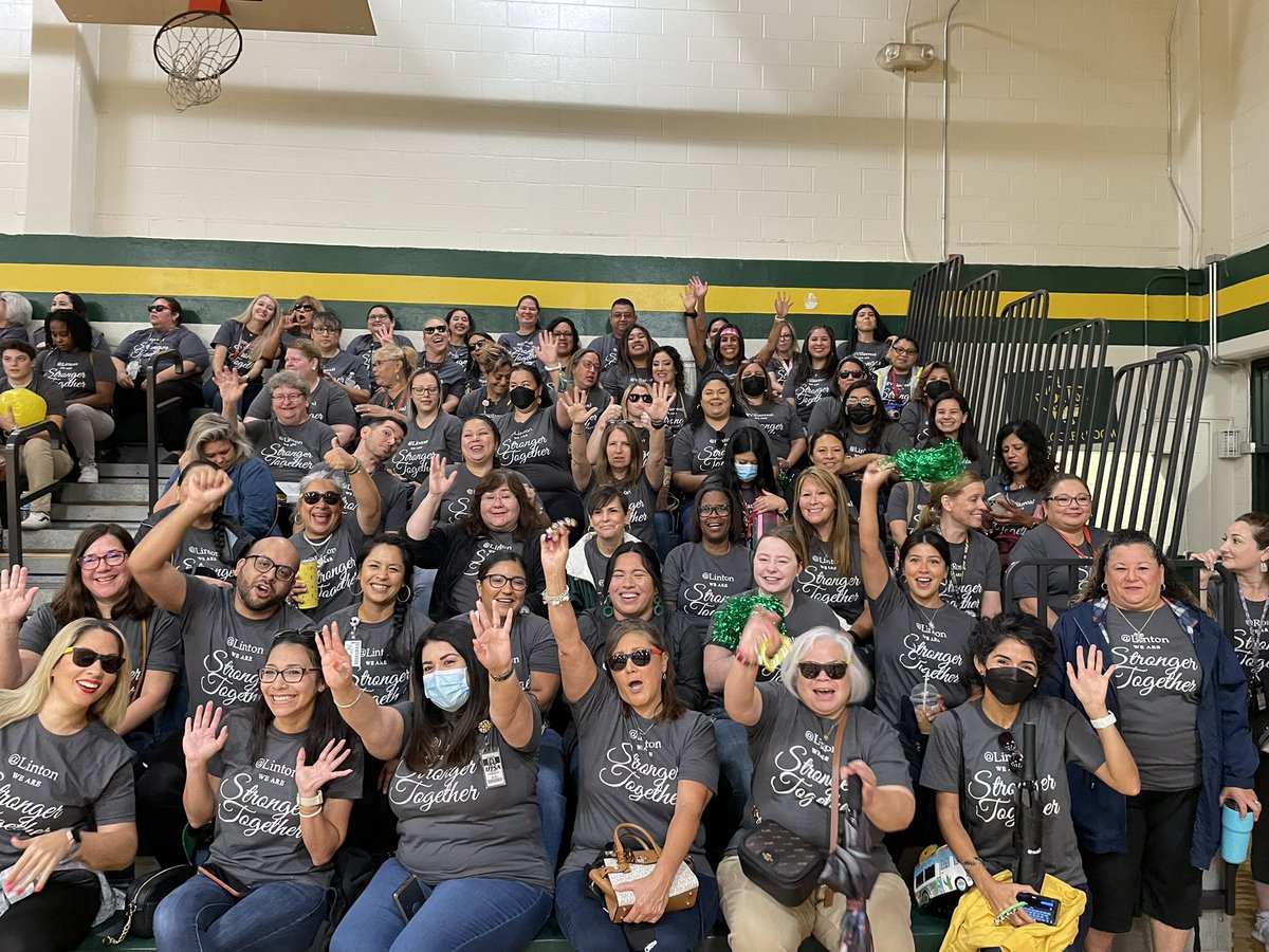 Welcome Back NISD! Kicking off the 22-23 school year <a href="/NISDRoss/">Sul Ross MS</a> with the community Block Walk. #NISDIgnited <a href="/martyzortega/">Marty Ortega</a> <a href="/forteganisd/">Faustino Ortega</a> <a href="/RoxanneJGtz/">Roxanne Gutierrez</a> <a href="/ZeperJ/">J.J. Perez</a> <a href="/migdaliagpowers/">Migdalia Powers</a> @paul22175