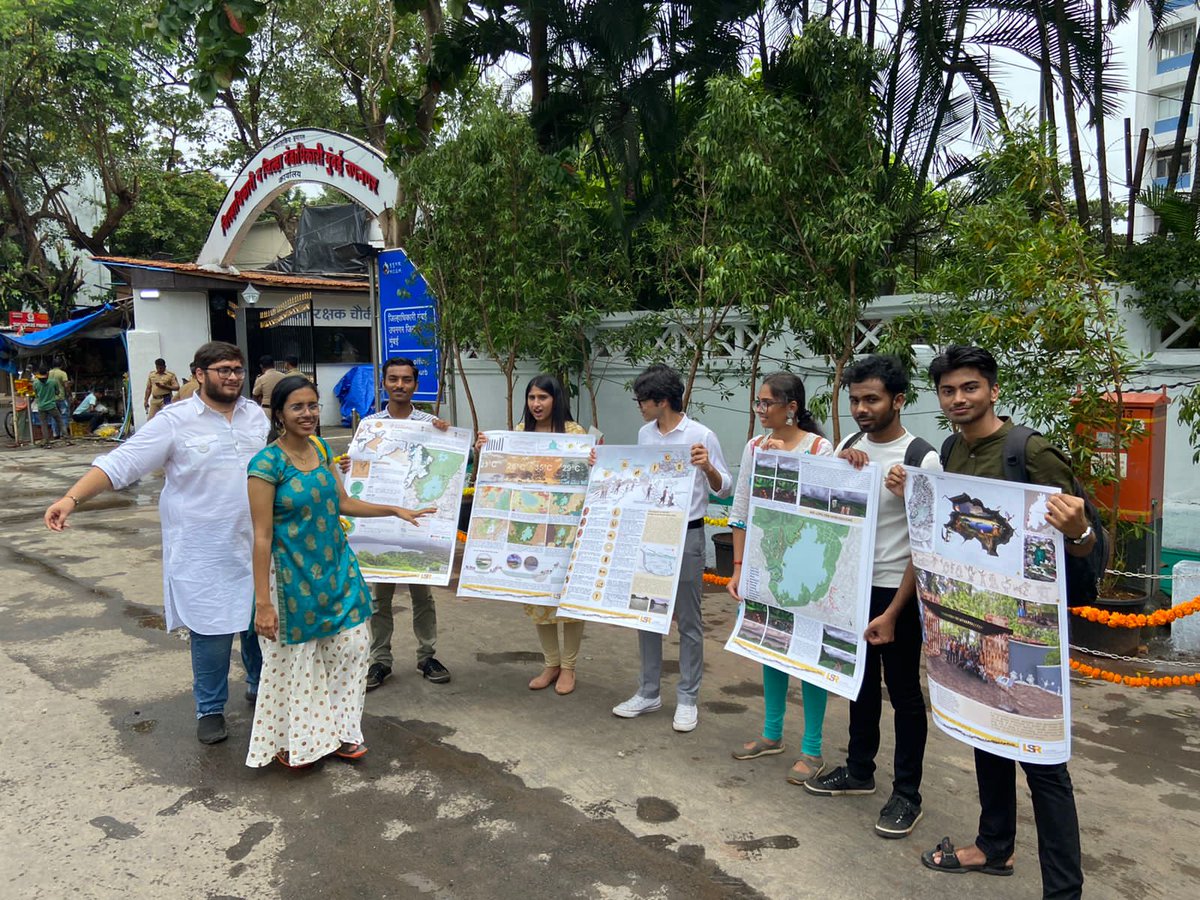 haripriya_29's tweet photo. Informing the community of the work and inspiring people to do their part in spreading awareness at Chetna Circle.
#MissionAmritSarovar
#AICTE
#LSRSoA
#Viharlake
#Lakeconservation
#Socialawareness https://t.co/Sm7kuxhiV7