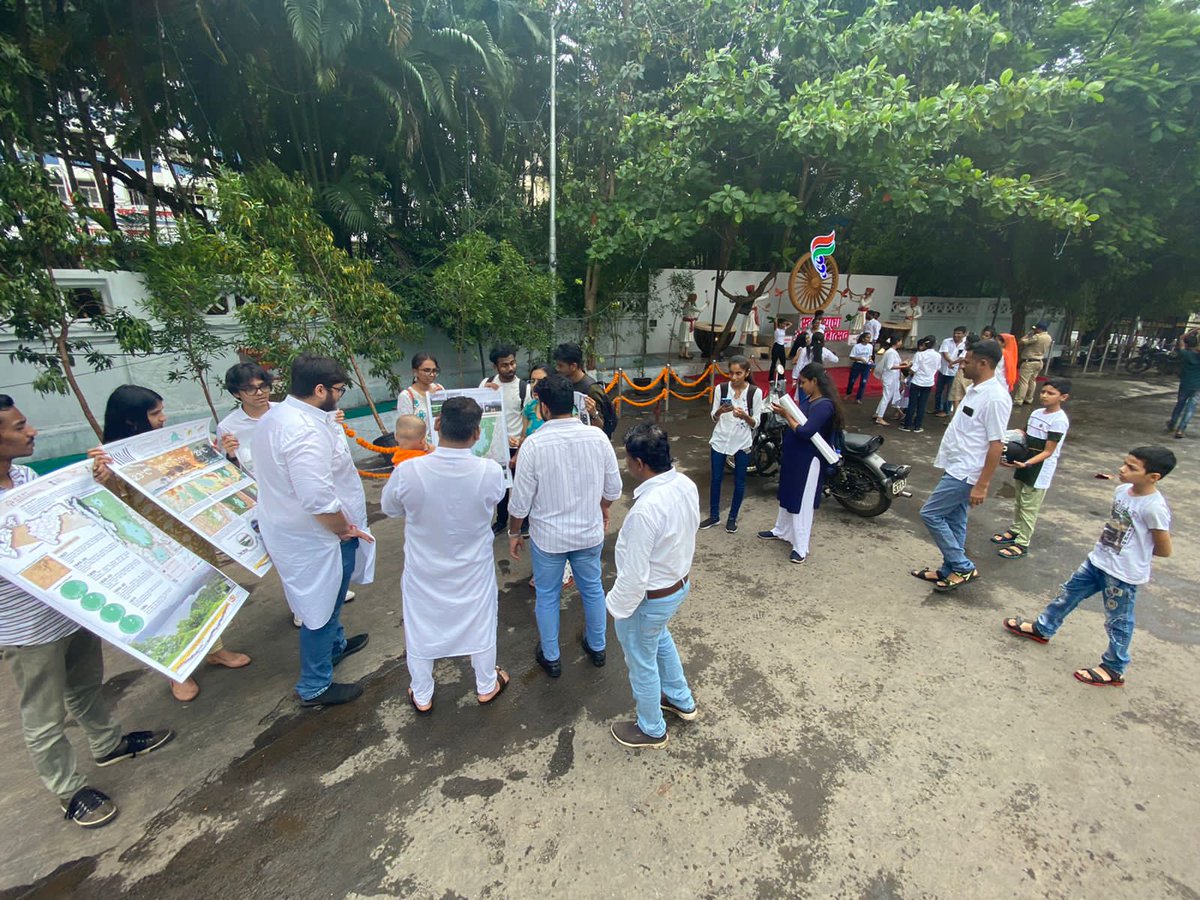 haripriya_29's tweet photo. Informing the community of the work and inspiring people to do their part in spreading awareness at Chetna Circle.
#MissionAmritSarovar
#AICTE
#LSRSoA
#Viharlake
#Lakeconservation
#Socialawareness https://t.co/Sm7kuxhiV7