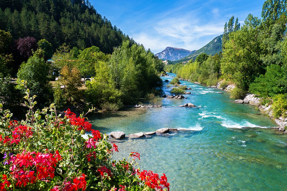 TYoungHomes's tweet photo. This article is intended for first-time visitors to #France, but it can help repeat visitors, too. #travelplans  https://t.co/4G02ufeFLU https://t.co/JobM28stak