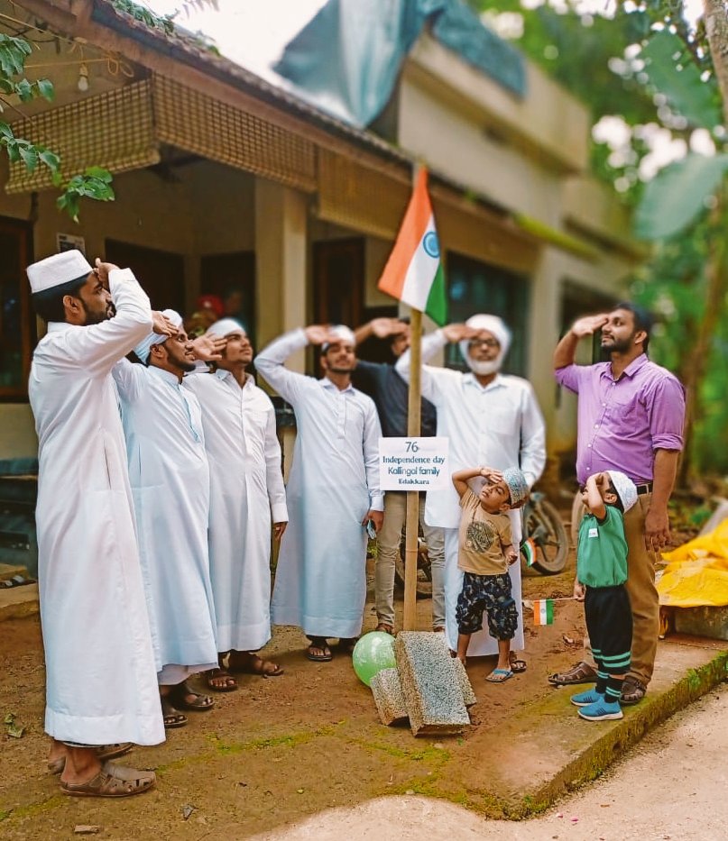 Muhamma30590771's tweet photo. #HarGharTiranga 
#AzadiKaAmritMahotsav 
#76thIndependenceDay Celebration@Kallingal Family, Edakkara Malappuram,  Kerala https://t.co/SklSS9Jqwo