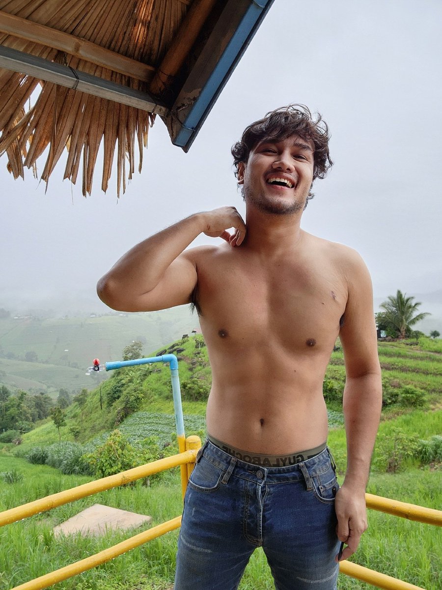 ฉลามอยู่ไหน​ อยากโดนงับ​  🦈