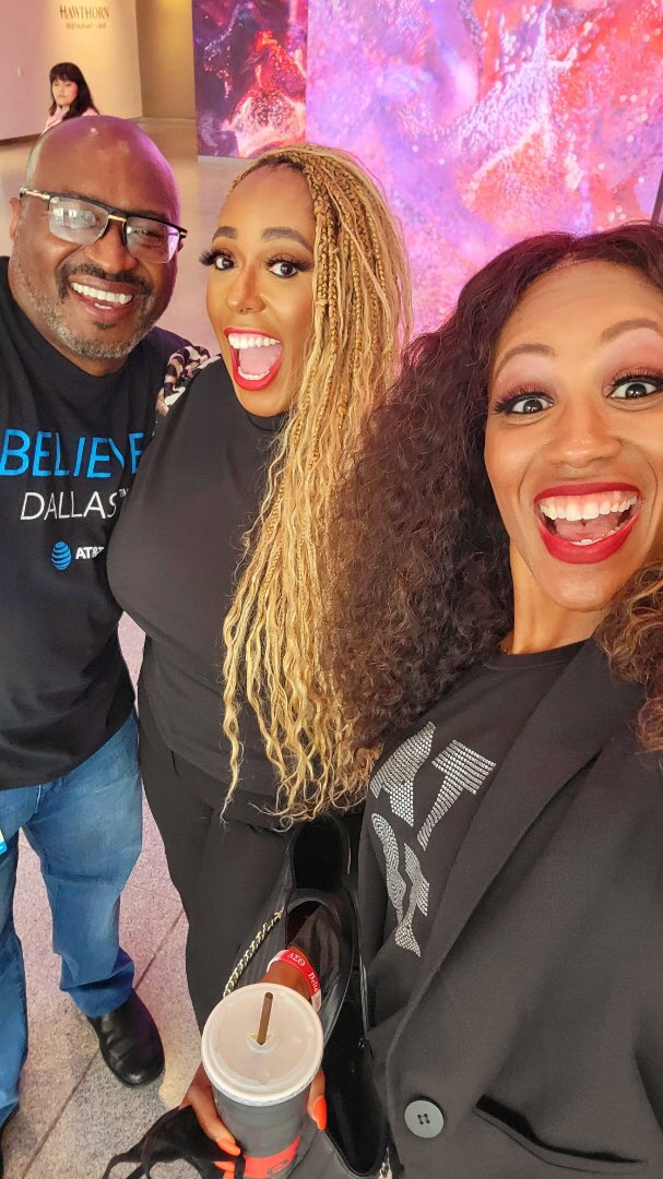 Glamour1Doll's tweet photo. Hereโs a few BTS footage at our AT&T Brand Center photoshoot. The energy was amazing and the photographer was hilarious. A bonus was catching up with colleagues and leaders from #TheNETworkDFW. I canโt wait to see the final proofs. ๐ฅ๐ฅ
I ๐this #LifeAtATT! https://t.co/Qbg4HJt8hN