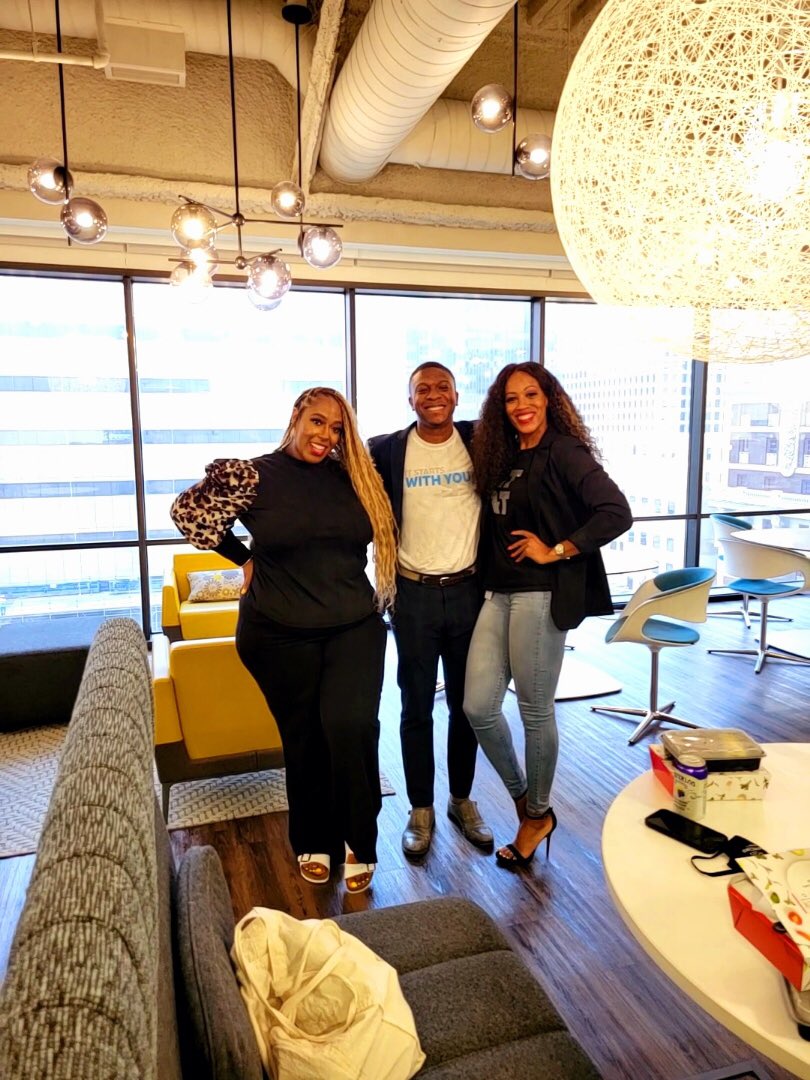 Glamour1Doll's tweet photo. Hereโs a few BTS footage at our AT&T Brand Center photoshoot. The energy was amazing and the photographer was hilarious. A bonus was catching up with colleagues and leaders from #TheNETworkDFW. I canโt wait to see the final proofs. ๐ฅ๐ฅ
I ๐this #LifeAtATT! https://t.co/Qbg4HJt8hN