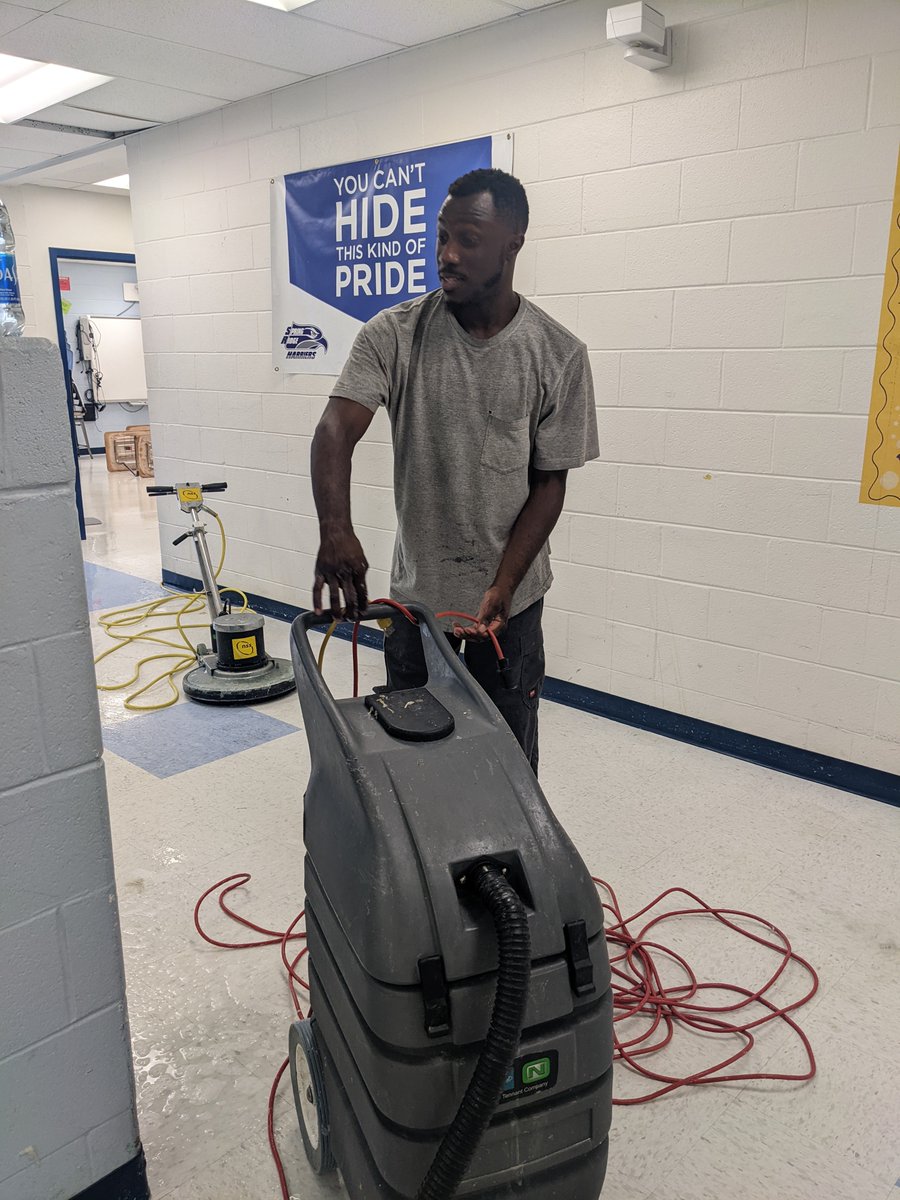 SMCPS_Ops's tweet image. Spring Ridge crew  - makin&apos; it shine!