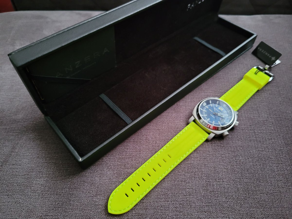 jamrad007's tweet image. This beauty just arrived. You like it @AdamSwords @ProducerMichael