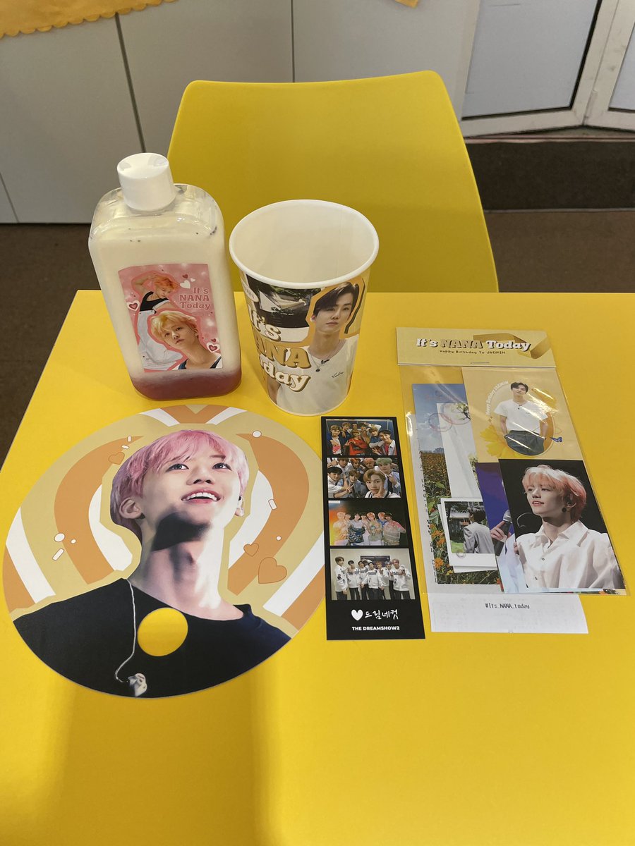 jjcdr00's tweet photo. 귀여운 아가재민이가 반겨주던 곳🥰 재민이 액자 사진들이 다 너무 예뻤고 음료도 맛있었어요!!
#Its_NANA_today https://t.co/q1HKVZybN9