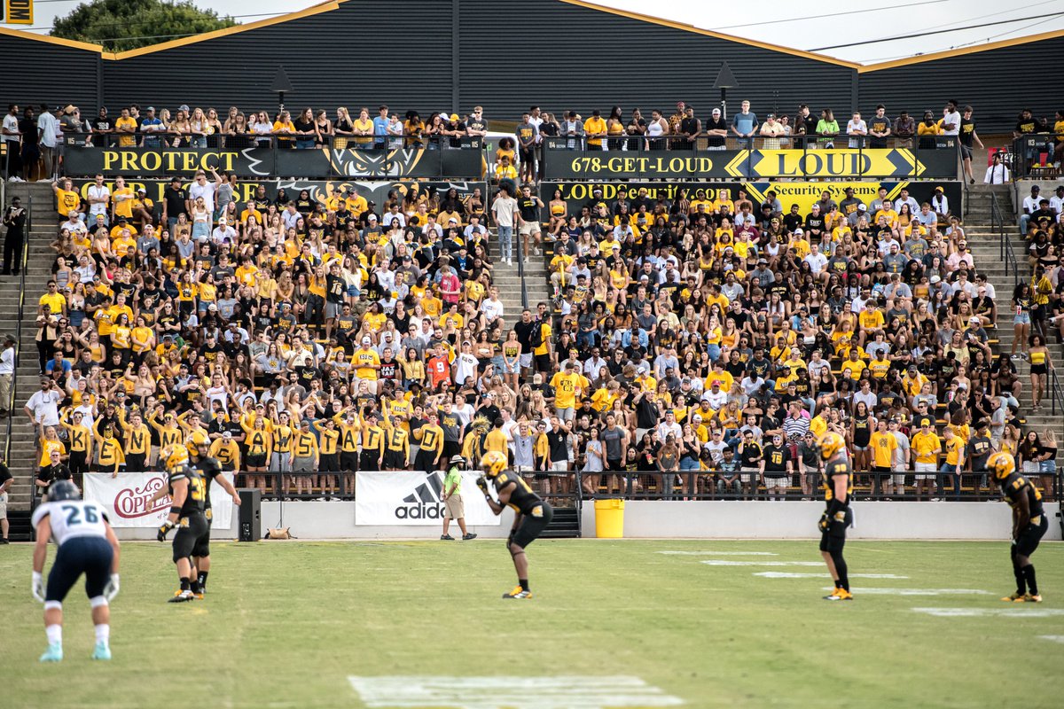kennesawstfb's tweet photo. Glad to have y'all back, let's fill the 🏦 this fall!

#GoldStandard | #KSUSwitch https://t.co/9ZQds3uvNt