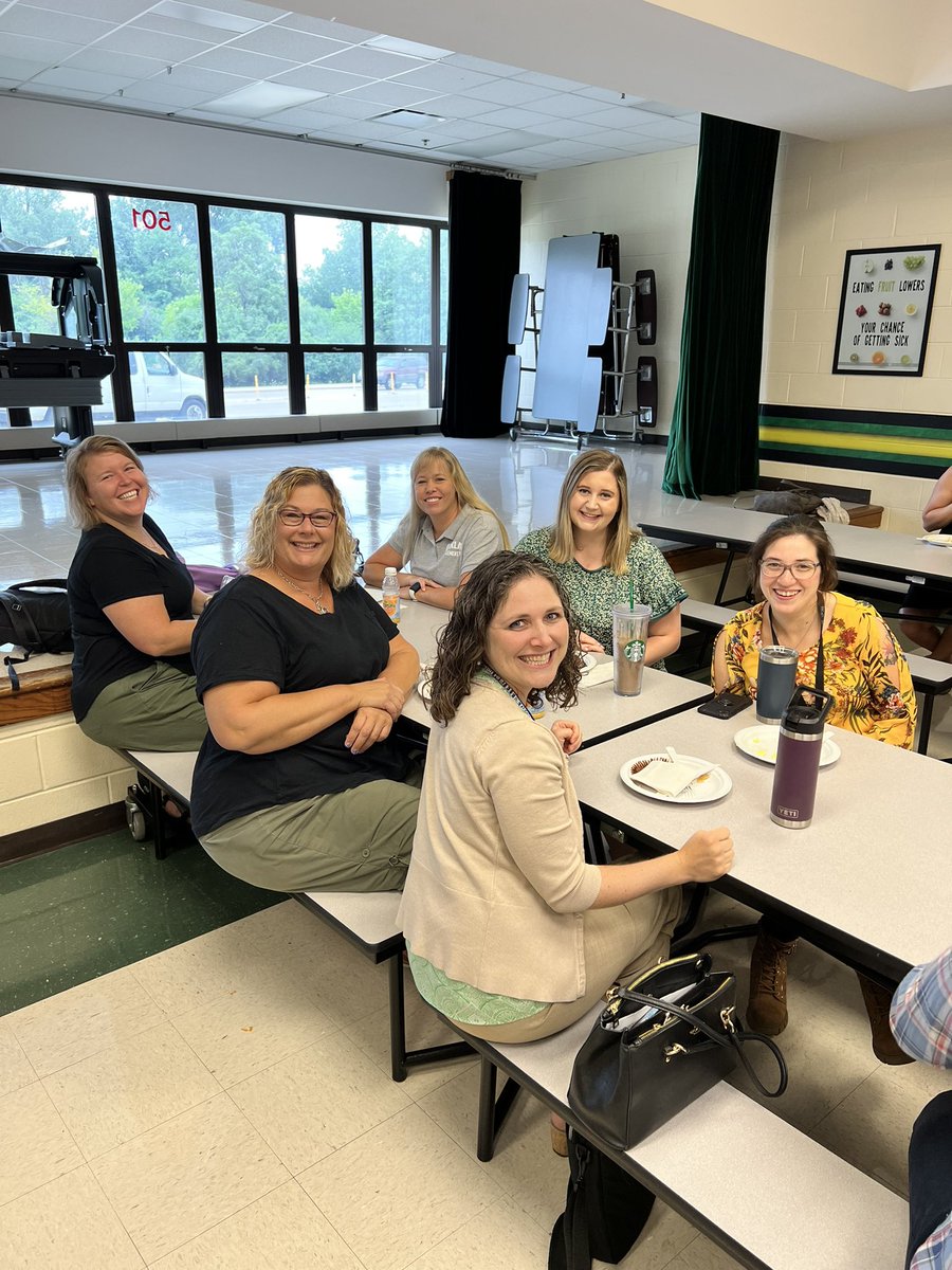 PrincipalRAdams's tweet photo. Let’s go D34! Our kickoff is today and D34 is Going Places! So happy to see our Stellar Oakland staff! #OaklandIsOutOfThisWorld #ExploreWithD34 #D34IsGoingPlaces #OaklandOrbit https://t.co/uEzdEmPxGs