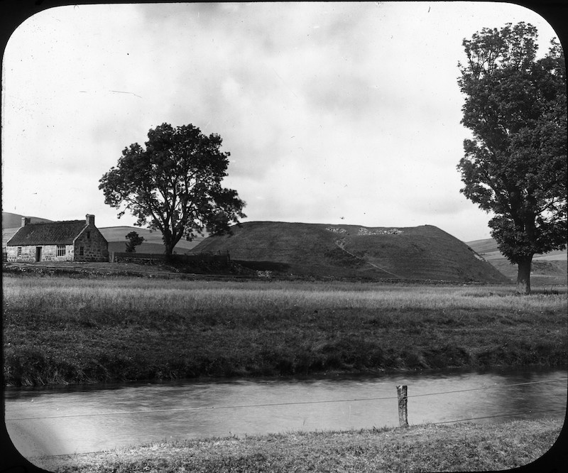 HeirOxford's tweet photo. The caption on this G.W. Wilson #lanternslide from the @oxfordgeography collection reads โAlluvium Relics of old river terrace of Invernochty, Strathdonโ, but itโs really a photo of the Castle motte, right? ๐
HEIR 51490 #MedievalMonday #archaeology #Scotland https://t.co/vD8j63vlk6