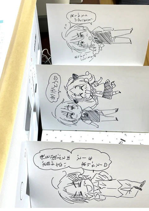 プレゼント用サイン本×3の絵描けた。裏表紙の方にもちょっと描いた。勘違いして、大きな下描きを用意してしまいまして😱絵が大きくサイン本に描けなかったので、原稿用紙に描いたものをサイン本とセットにしてお送りさせてください。プレゼント内容が変わってしまい申し訳ありません!🙇💦 