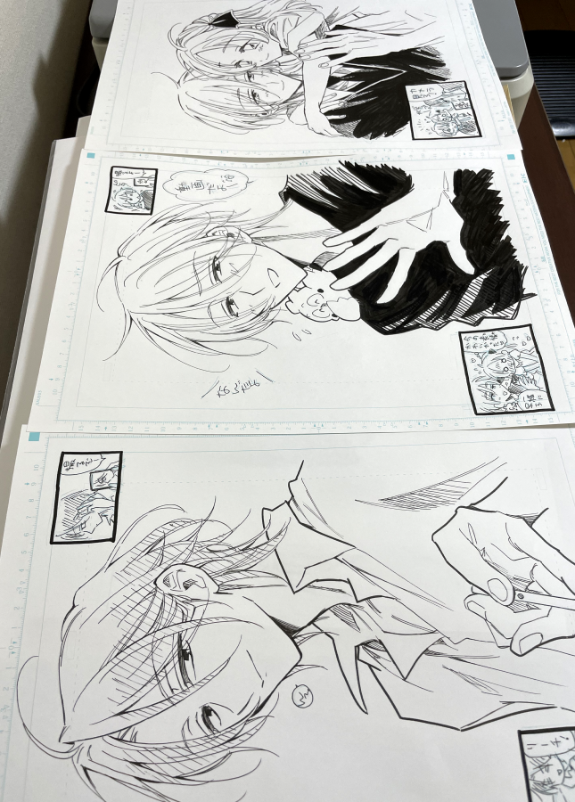 プレゼント用サイン本×3の絵描けた。裏表紙の方にもちょっと描いた。勘違いして、大きな下描きを用意してしまいまして😱絵が大きくサイン本に描けなかったので、原稿用紙に描いたものをサイン本とセットにしてお送りさせてください。プレゼント内容が変わってしまい申し訳ありません!🙇💦 