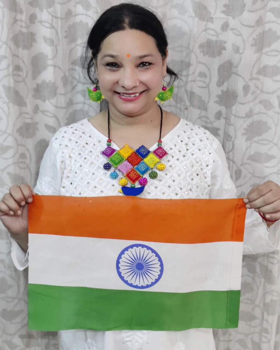 आज़ादी का 75वां साल मुबारक... जय हिंद 🇮🇳 Happy 76th Independence Day & 75th Year of Independence 😊 #happy #independenceday #75yearsofindependence #azaadikaamritmahotsav @fabric_jewellery_by_dilwara.. necklace and earrings..