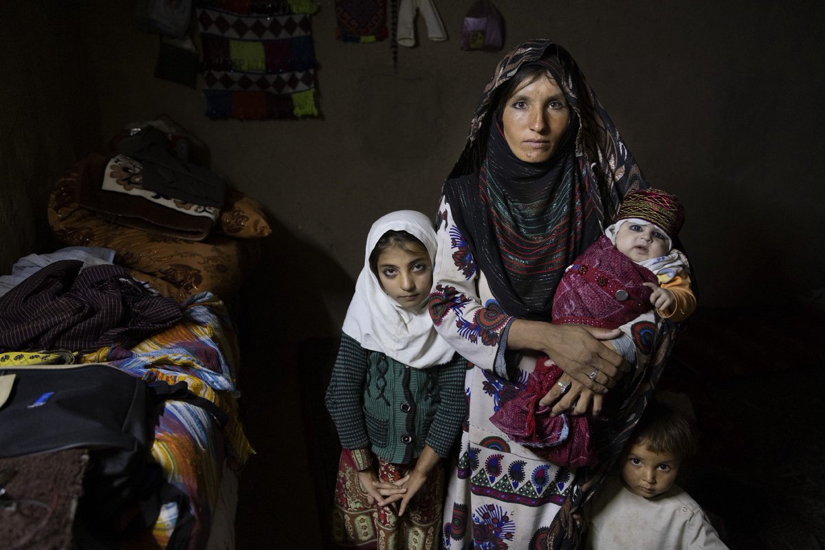 UNMigrationData's tweet image. How has the situation for women🧕in Afghanistan changed in the past year? 

💡Read about it in the newest blog post on the #MigrationDataPortal by @Samuel_Hall_ 
migrationdataportal.org/blog/afghan-wo…