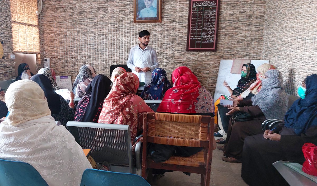 phcip_official's tweet photo. ضلع راجن پور میں پنجاب سوشل پروٹیکشن اتھارٹی کے پنجاب ہیومن کیپٹل انویسٹمنٹ پراجیکٹ کی جانب سے آغوش پروگرام کے تحت مختلف تحصیلوں میں قائم مراکز صحت پر 700 کے قریب LHSs, LHVs اور LHWs میں آغوش کمیونیکیشن کٹِس کی تقسیم.
#GovtOfPunjab #PSPA #PHCIP #Aaghosh #BISP #HBLkonnect #EMRApp https://t.co/azykxijbb0