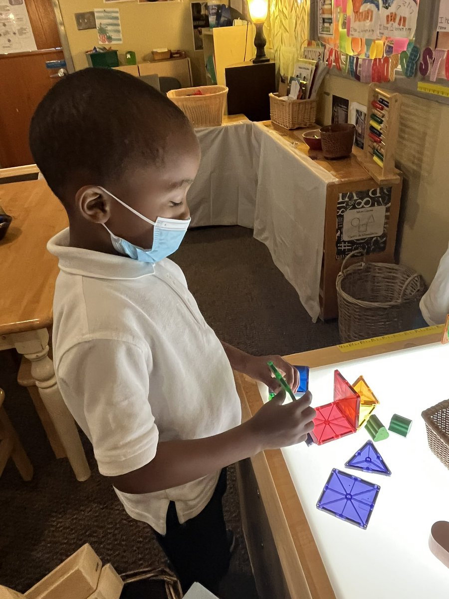 RCPS_EarlyLearn's tweet photo. Light &amp; Reflection #science #prek #dph #pat #lightandreflection https://t.co/D7v5TRIZHH