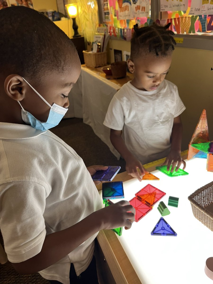 RCPS_EarlyLearn's tweet photo. Light &amp; Reflection #science #prek #dph #pat #lightandreflection https://t.co/D7v5TRIZHH