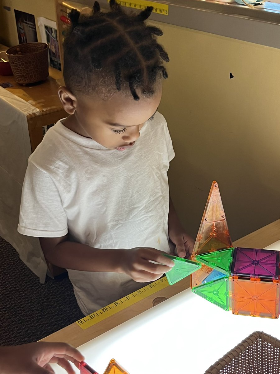 RCPS_EarlyLearn's tweet photo. Light &amp; Reflection #science #prek #dph #pat #lightandreflection https://t.co/D7v5TRIZHH