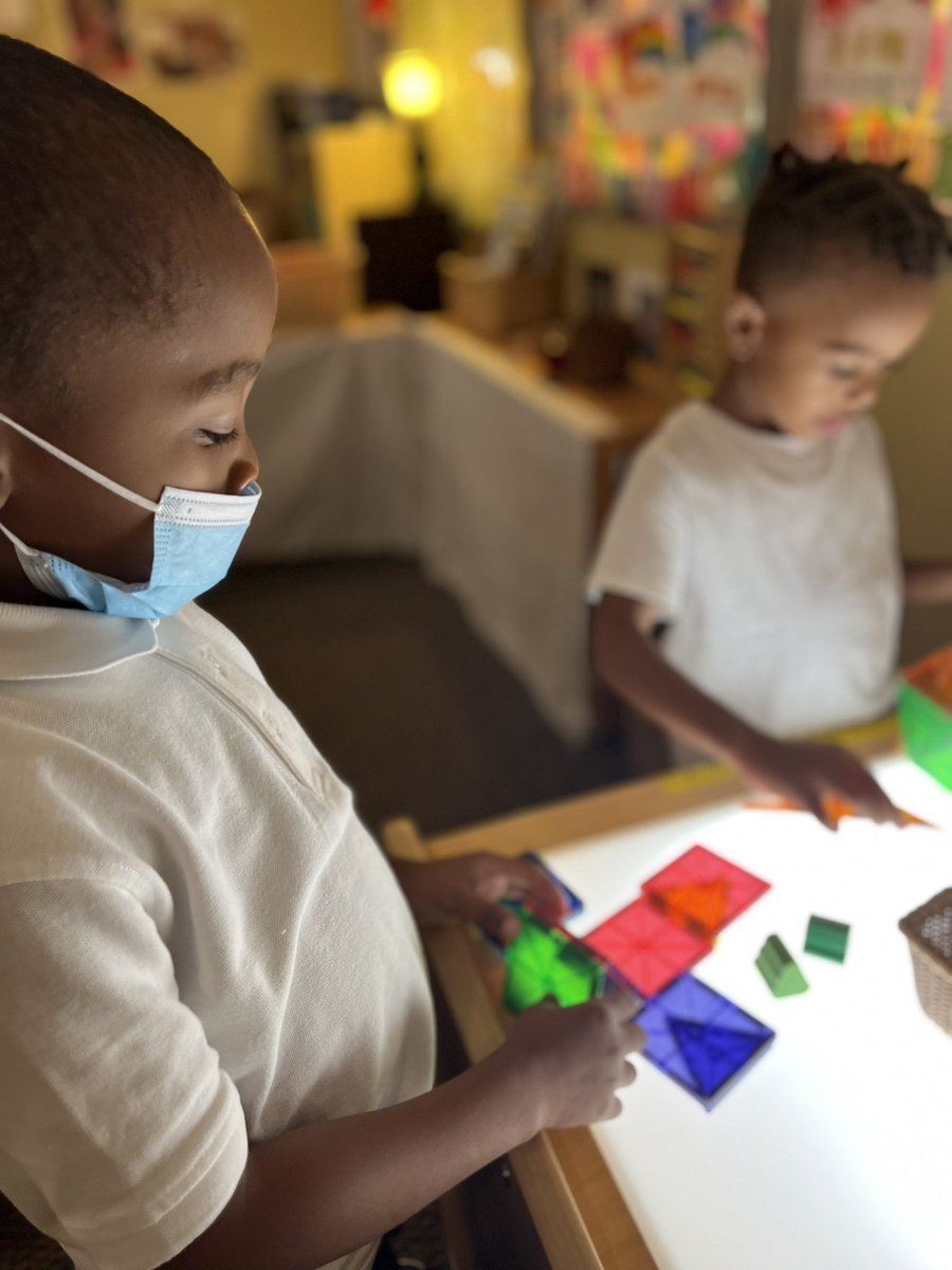 RCPS_EarlyLearn's tweet photo. Light &amp; Reflection #science #prek #dph #pat #lightandreflection https://t.co/D7v5TRIZHH