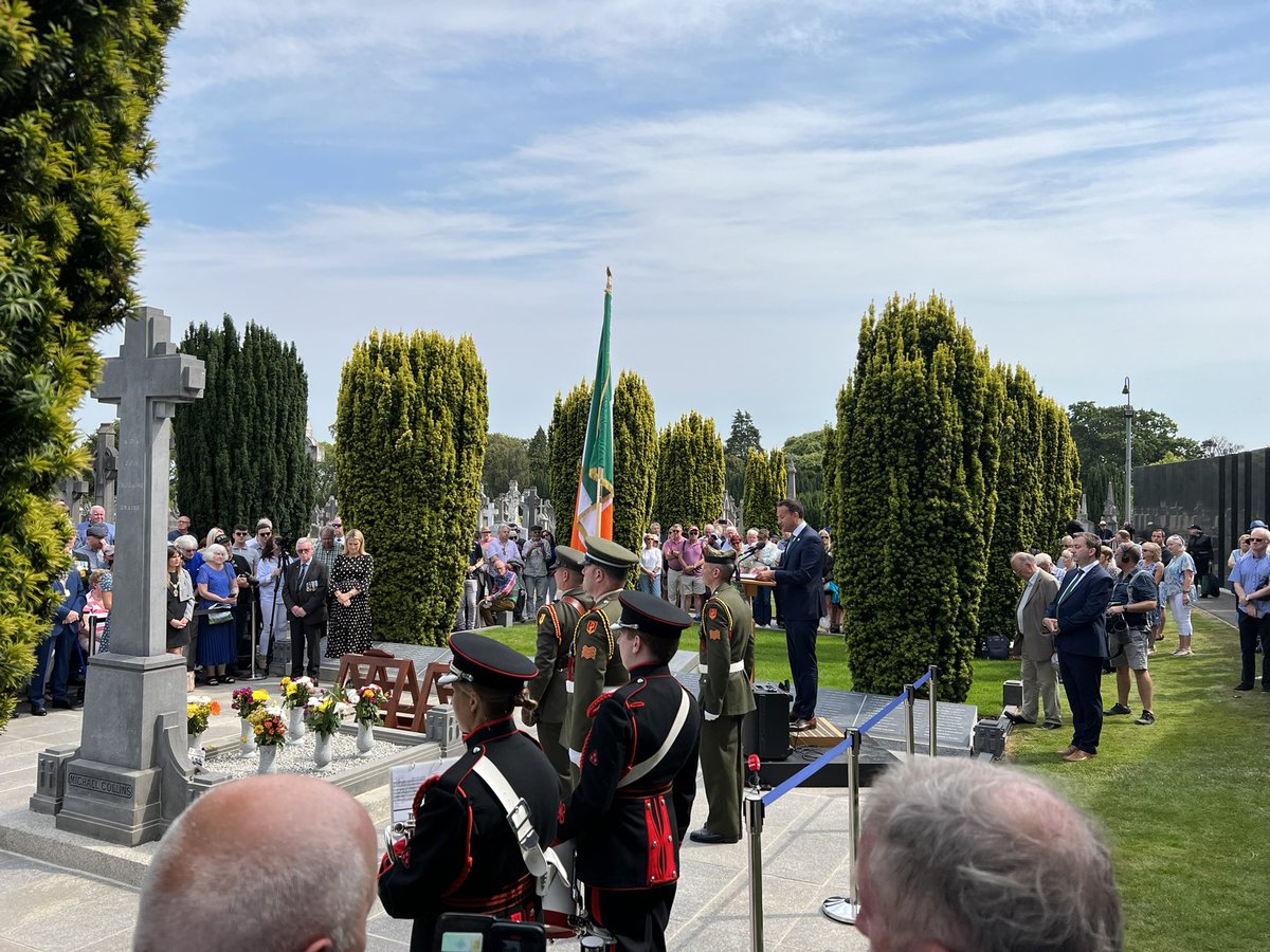 Danielcarey1600's tweet photo. Good to see the Sliabh na mBan out in Glasnevin Cemetery once again for the #CollinsGriffith100 commemoration! A fine piece of engineering! @ColGrifSociety @ExpGlasnevin https://t.co/FiZAUCJ8J2