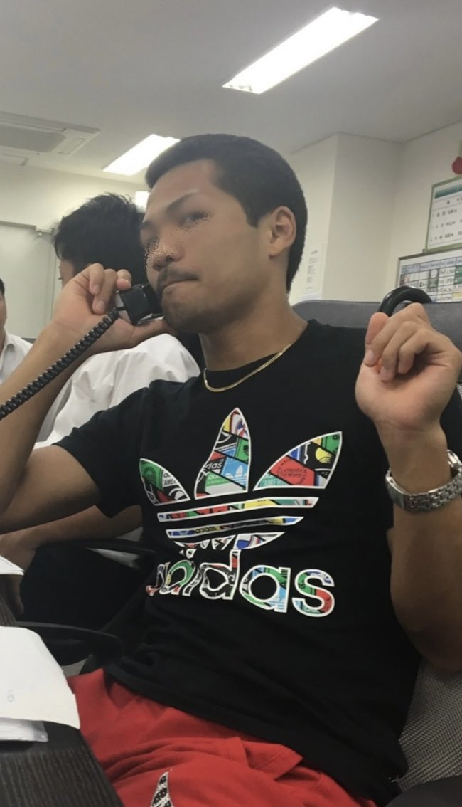 neoki9999's tweet photo. 昨日は賢哉が勝ったと思っただけに残念だったが、ベストバウト間違いなし。

見た目とは裏腹に礼儀正しく、色々な格闘家とも交流があり、勤務態度も極めて真面目。

過去には彼のファンが「山下選手」に憧れて同じポーズで有名になる始末。
#山下賢哉
#3150ファイト
#板橋区の地名も彼のお陰でいい迷惑 https://t.co/lLsaFfqiQ6