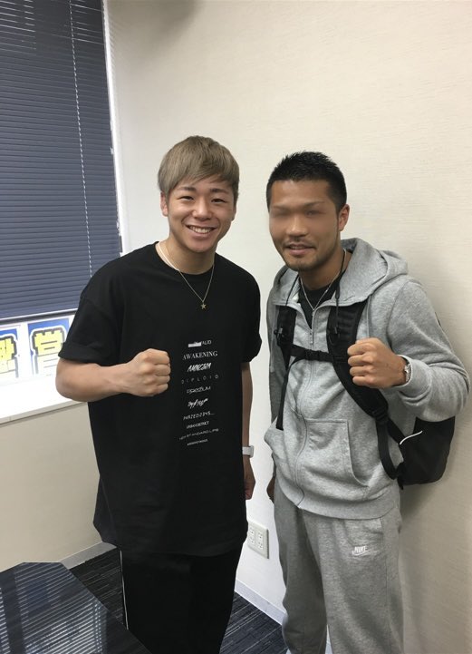 neoki9999's tweet photo. 昨日は賢哉が勝ったと思っただけに残念だったが、ベストバウト間違いなし。

見た目とは裏腹に礼儀正しく、色々な格闘家とも交流があり、勤務態度も極めて真面目。

過去には彼のファンが「山下選手」に憧れて同じポーズで有名になる始末。
#山下賢哉
#3150ファイト
#板橋区の地名も彼のお陰でいい迷惑 https://t.co/lLsaFfqiQ6