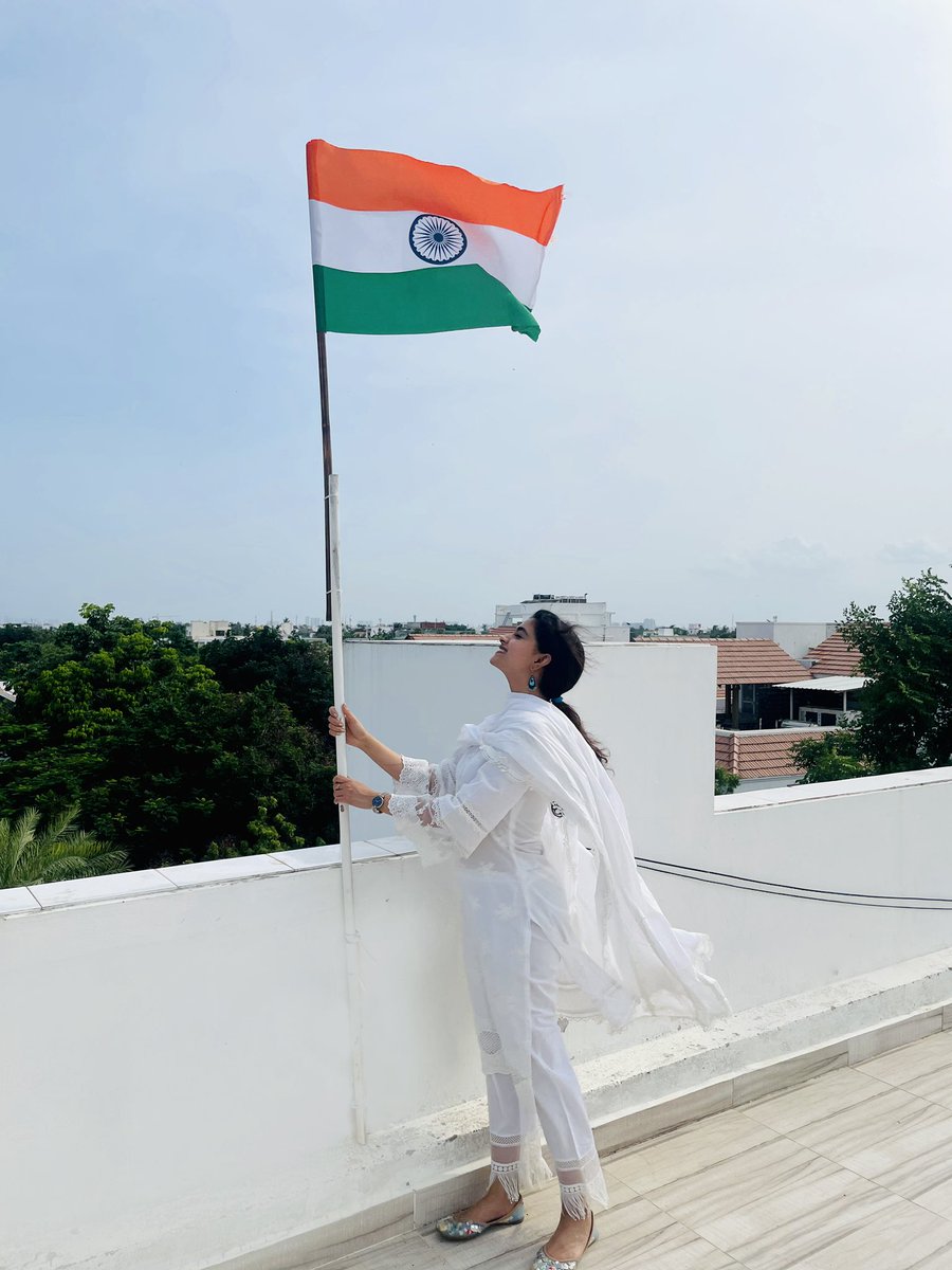 KeerthyOfficial's tweet photo. Happy Independence Day India 🇮🇳

#IndiaAt75 https://t.co/FtWG1YymMi