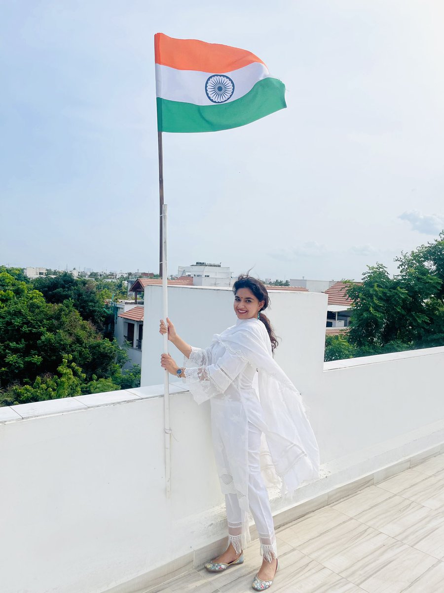 KeerthyOfficial's tweet photo. Happy Independence Day India 🇮🇳

#IndiaAt75 https://t.co/FtWG1YymMi