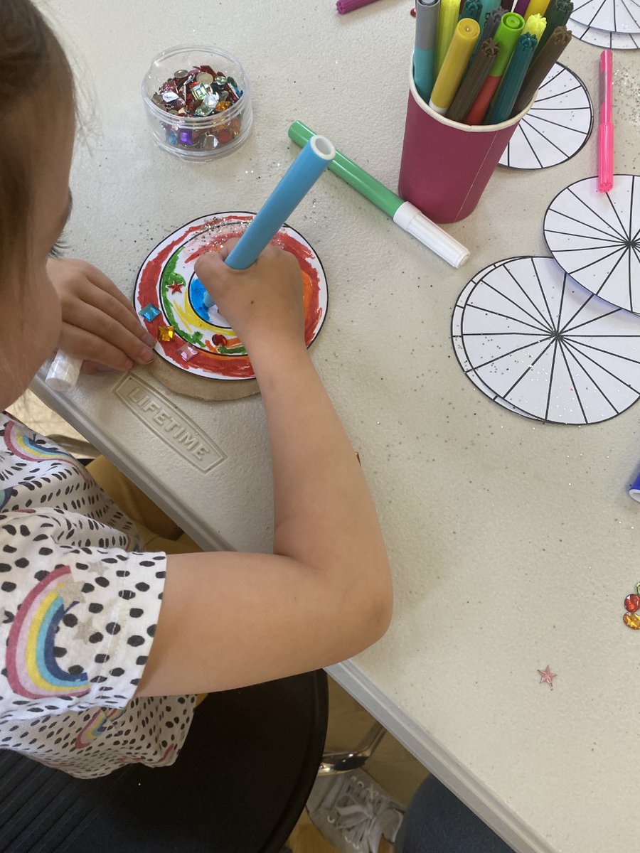 NewbridgeLib's tweet photo. #SummerofFun
@NewbridgeLib
🌈Gwneud troellwyr lliw y bore 'ma!🌈
Ymunwch â ni ddydd Llun nesaf am stori a chrefft newydd!
🌈Making Colour Spinners this morning!🌈
Join us next Monday for a new Story and Craft!
#Gadgeteers #STEM #STEMcrafts
@CaerphillyLibs #colourmixing https://t.co/oUcYcceOR9